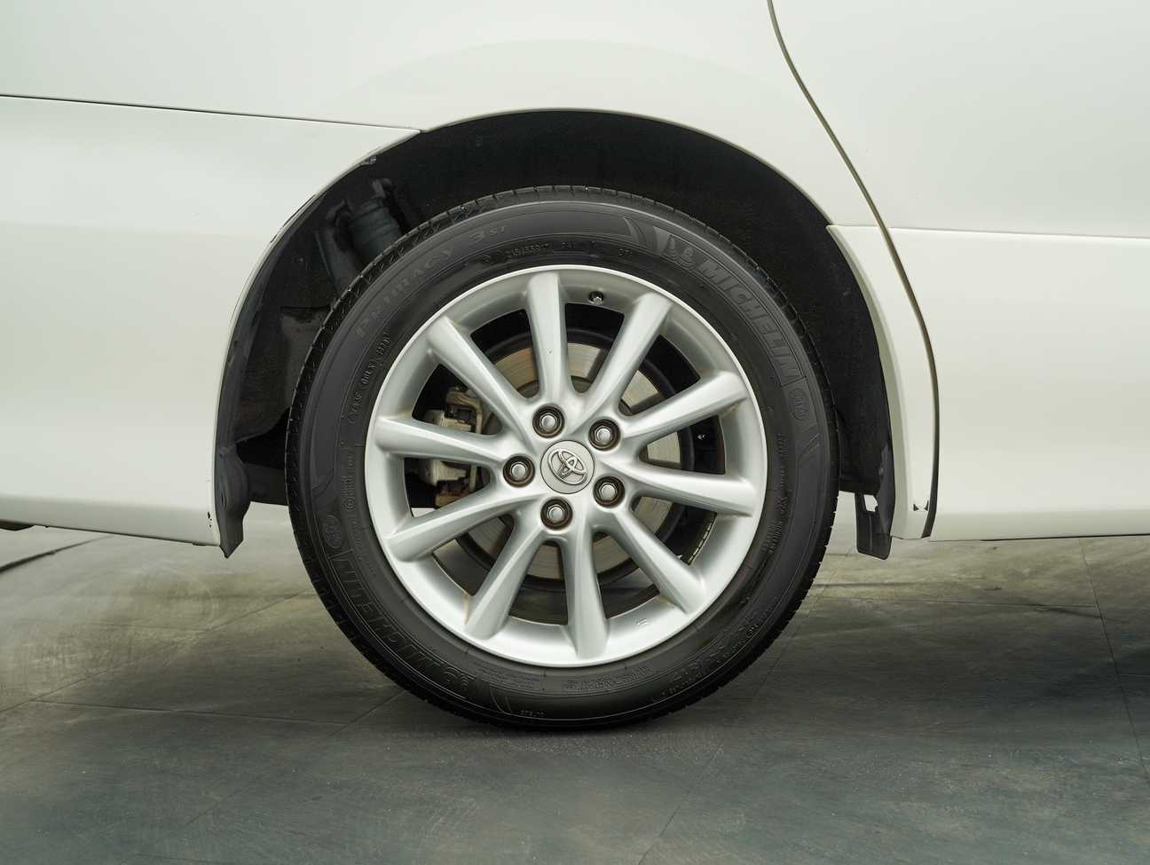 used 2010 Toyota Estima  2.4