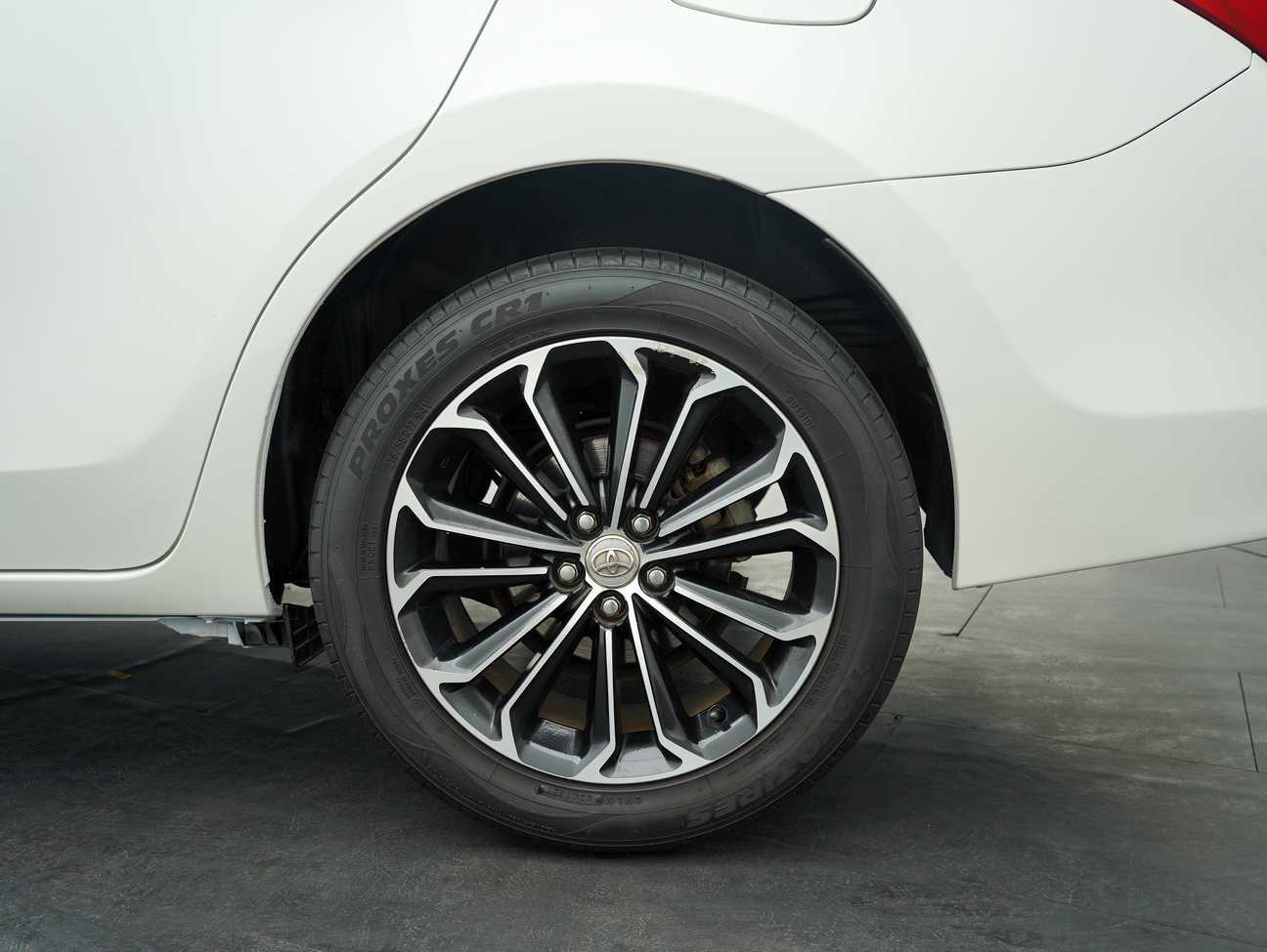 used 2014 Toyota Corolla Altis V 2.0