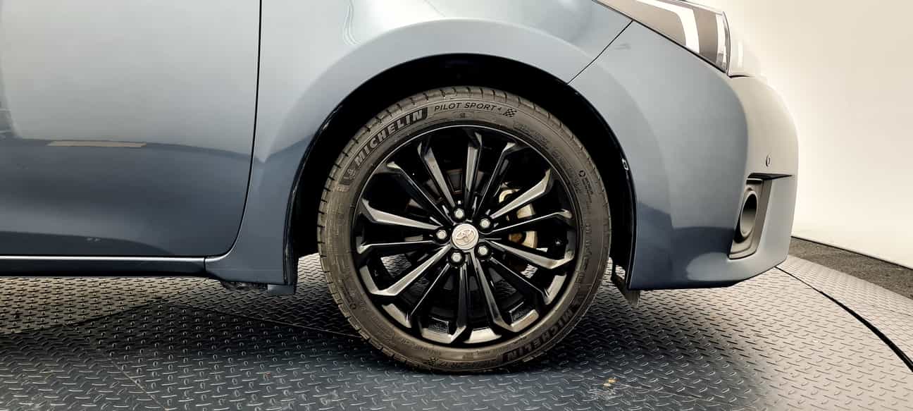 used 2014 Toyota COROLLA ALTIS V 2.0