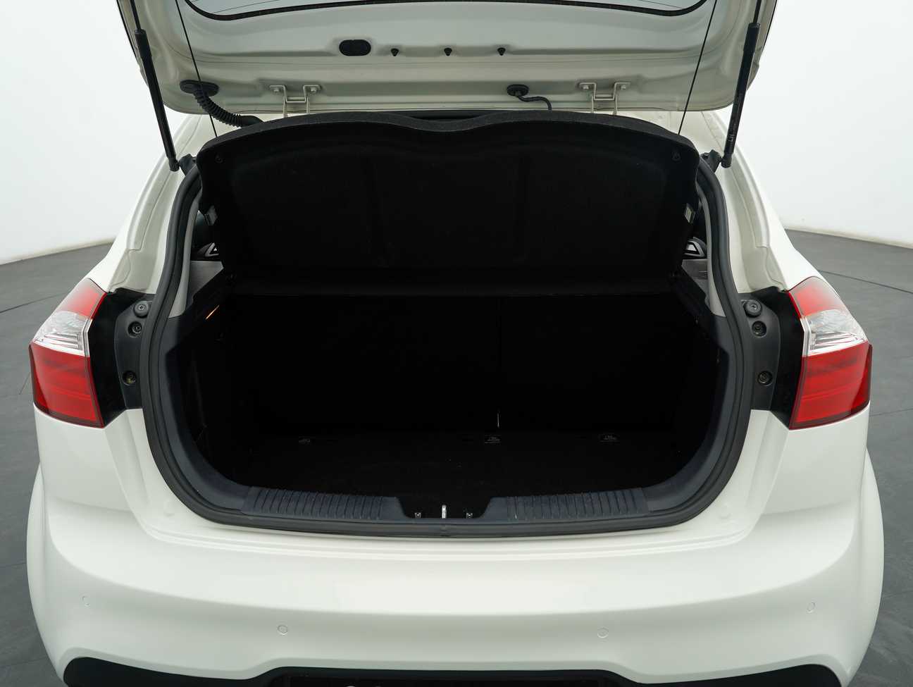 terpakai 2014 Kia Rio EX 1.4