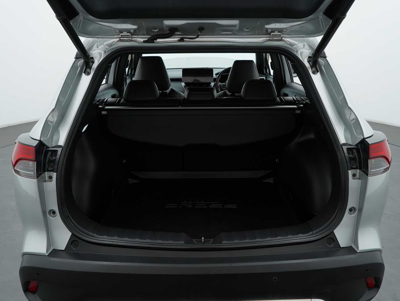 terpakai 2022 Toyota Corolla Cross V 1.8