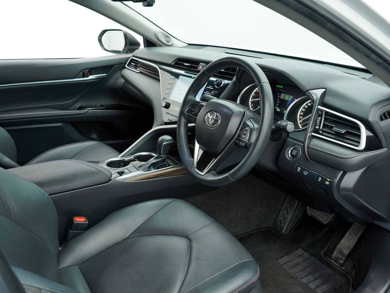 terpakai 2019 Toyota CAMRY V 2.5