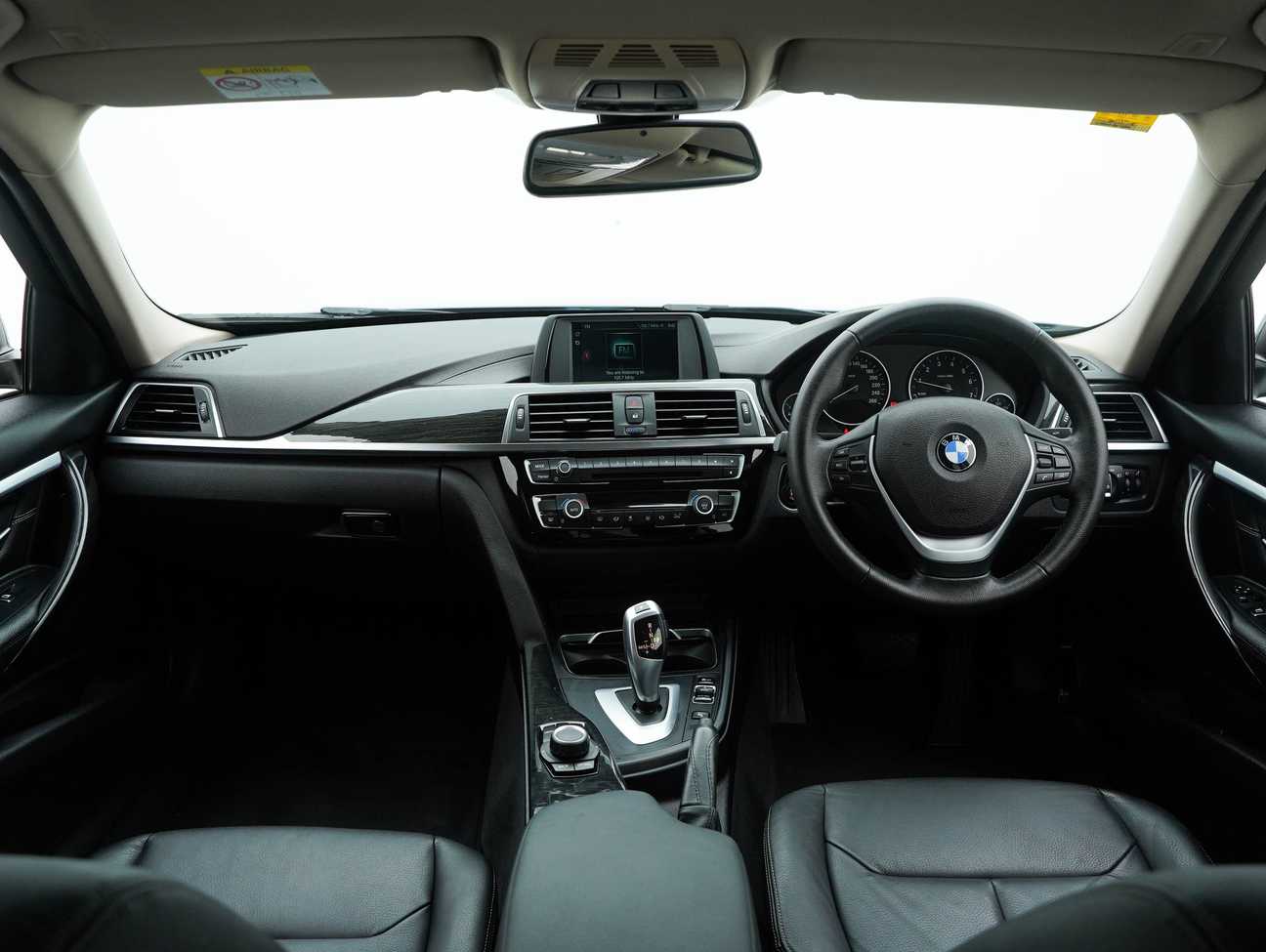 used 2019 BMW 318i Luxury 1.5