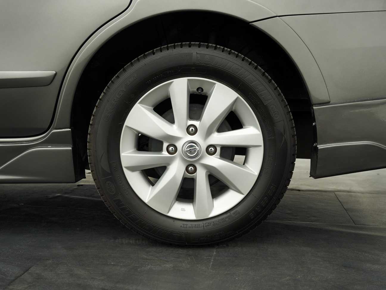 terpakai 2018 Nissan Grand Livina Comfort 1.8