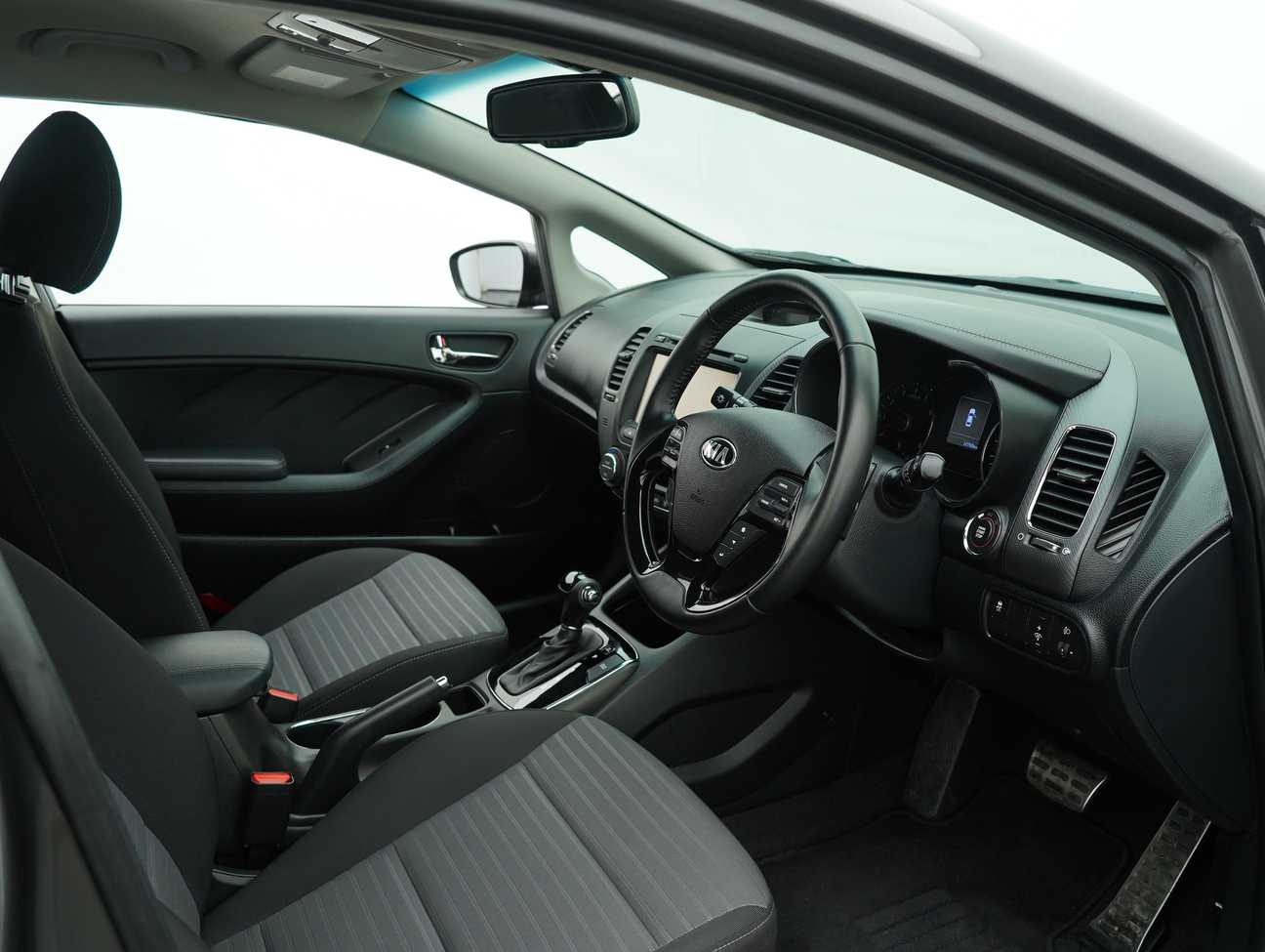 terpakai 2022 Kia Cerato YD 1.6