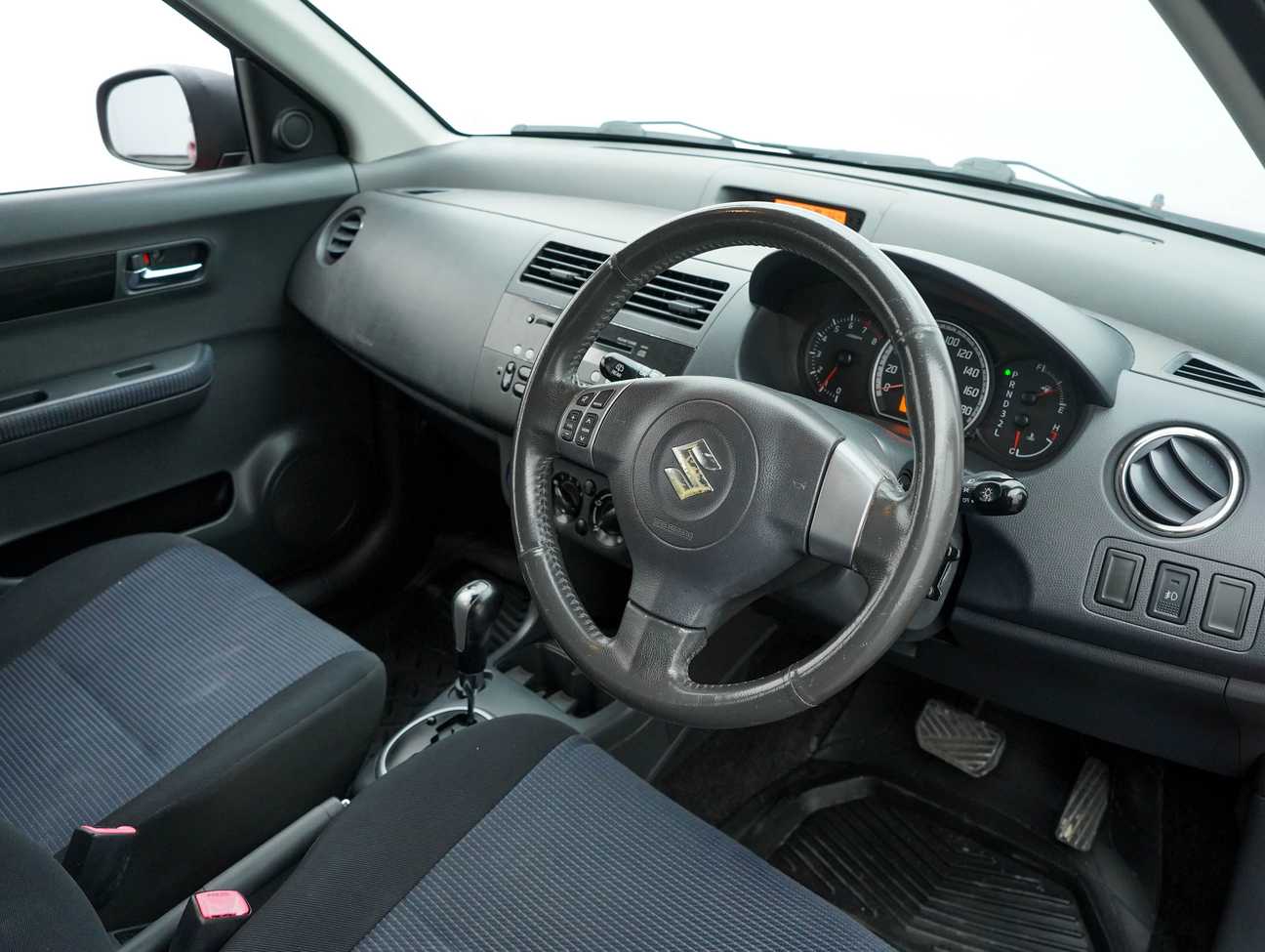 terpakai 2011 Suzuki Swift GX 1.5