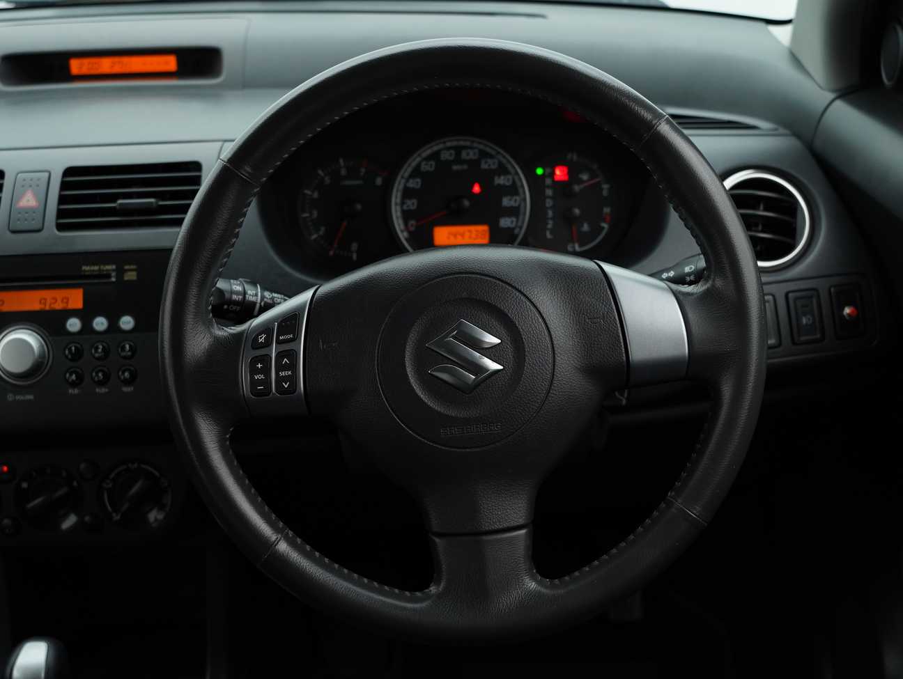 terpakai 2011 Suzuki Swift  1.5