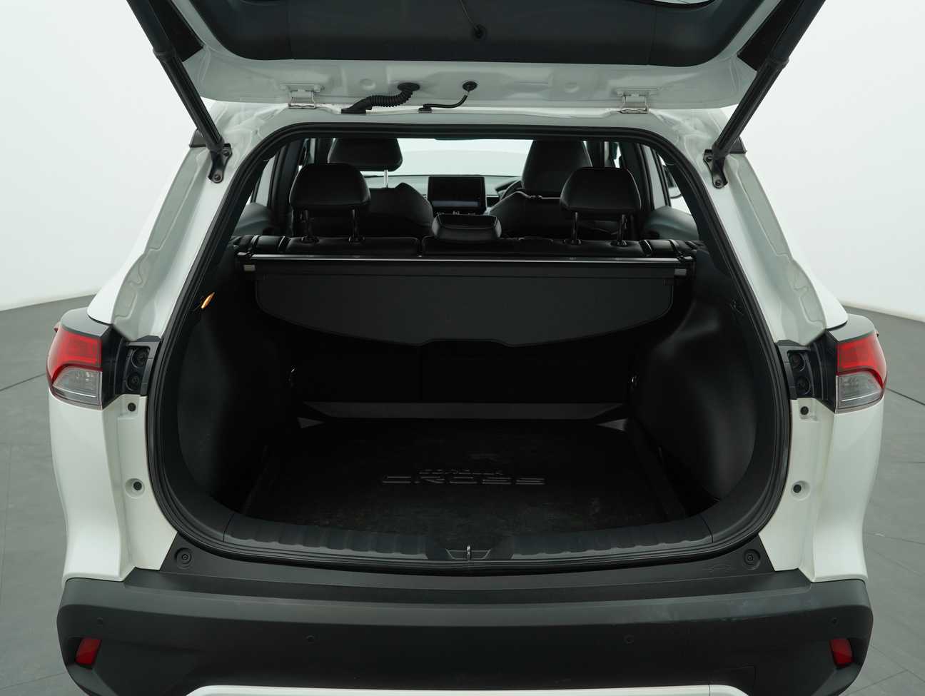 terpakai 2022 Toyota Corolla Cross V 1.8