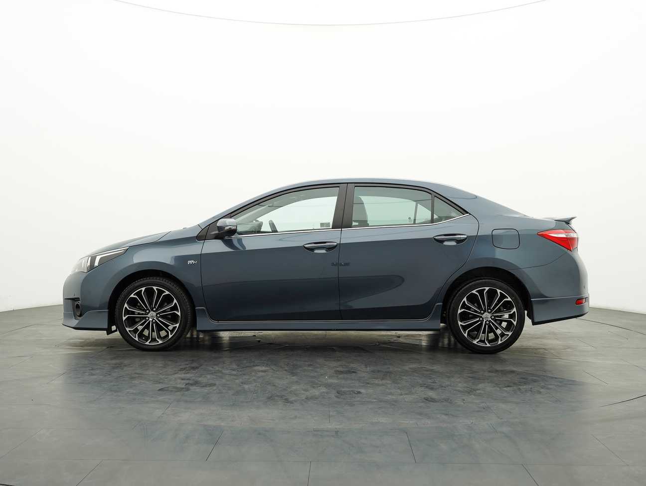 used 2014 Toyota Corolla Altis V 2.0