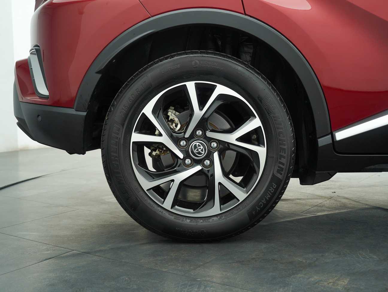 used 2019 Toyota C-HR  1.8