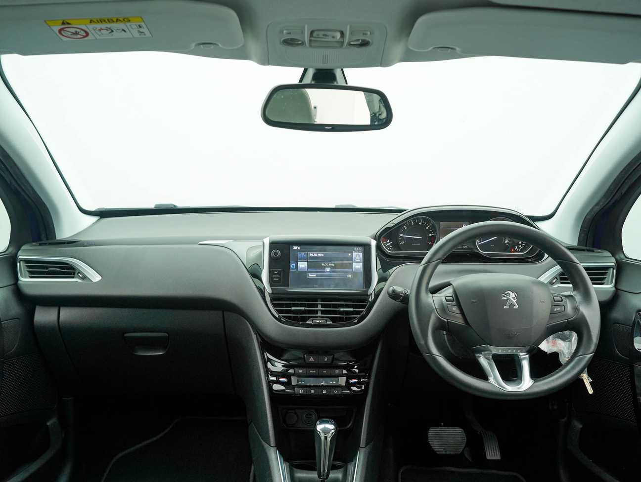 terpakai 2015 Peugeot 208 Allure 3 Door 1.6