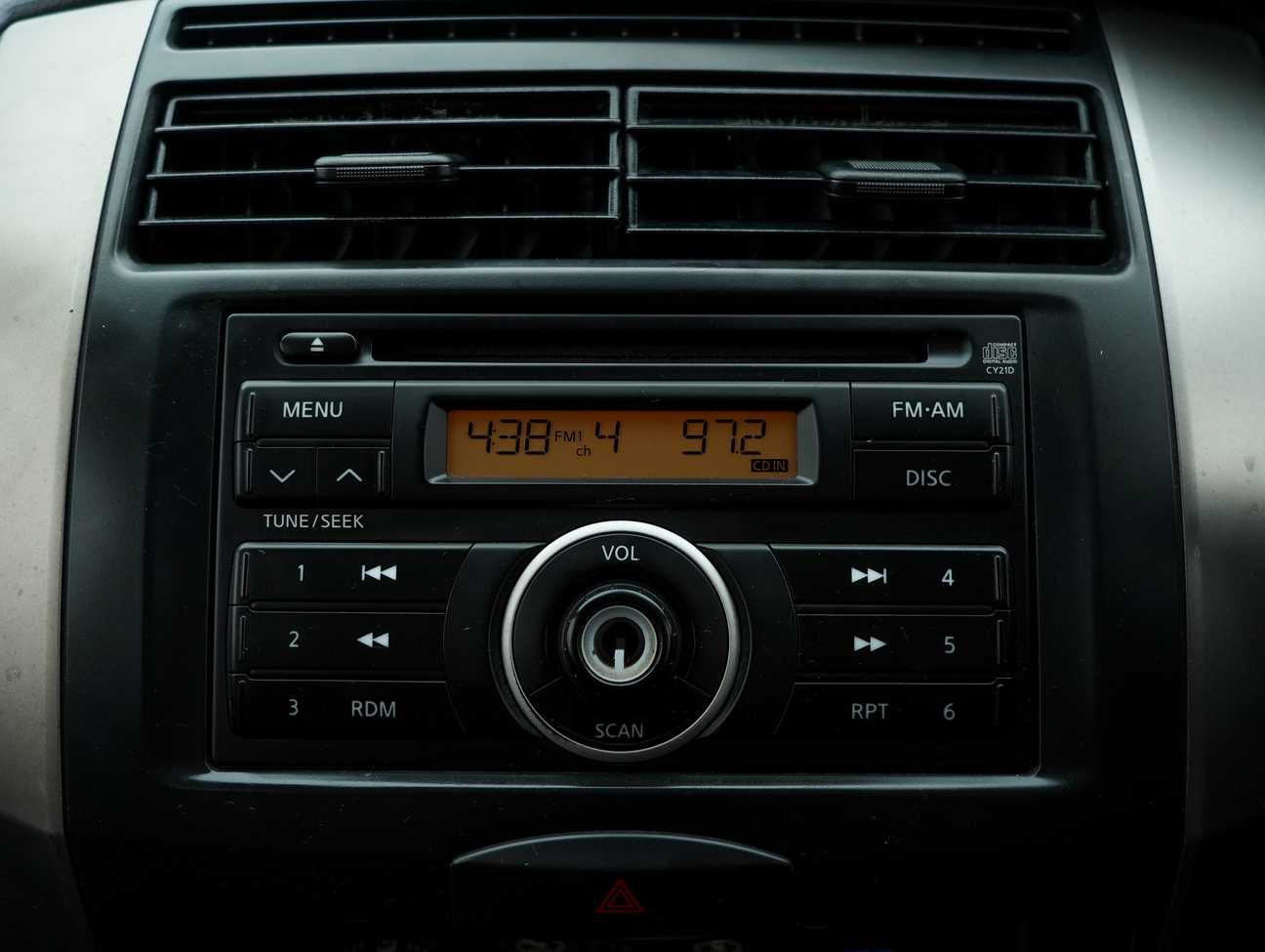 terpakai 2011 Nissan Grand Livina ST-L Comfort 1.6