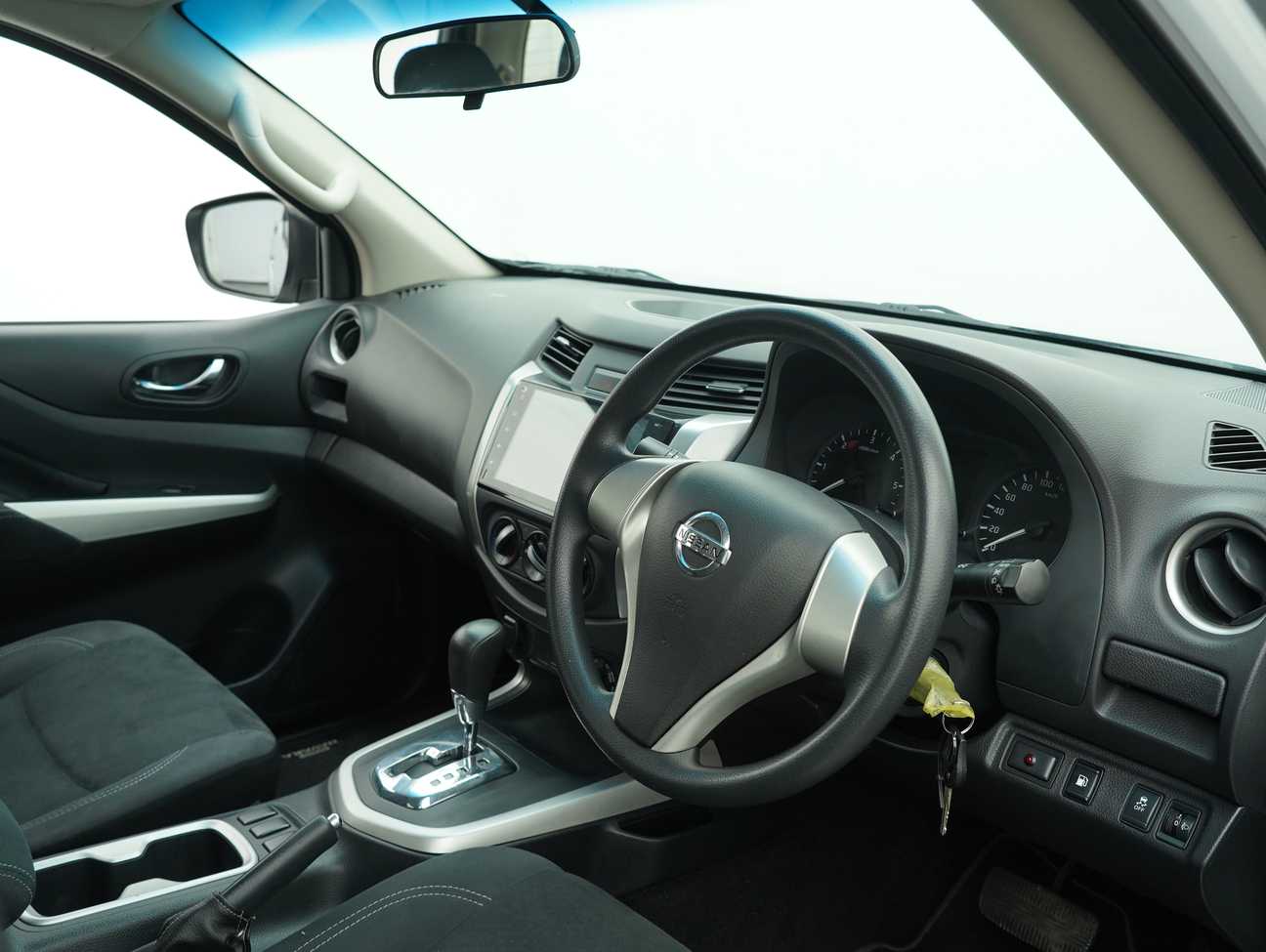 terpakai 2019 Nissan Navara NP300 SE Dual Cab 2.5