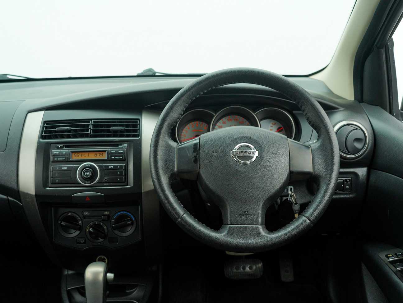 terpakai 2012 Nissan Livina X-Gear  1.6