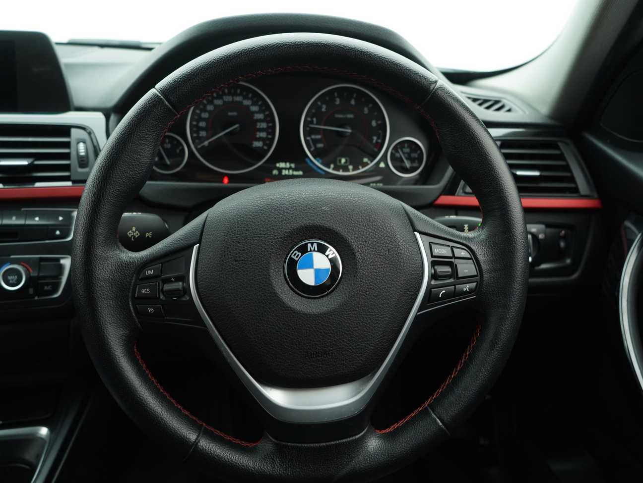 used 2015 BMW 320i Sport Line 2.0