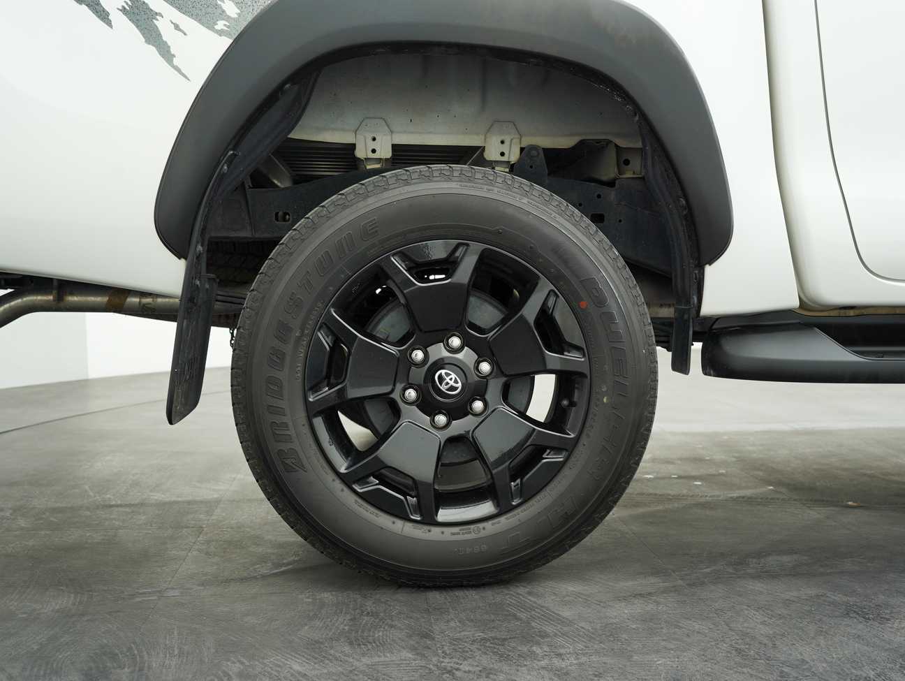 terpakai 2020 Toyota HILUX DOUBLE CAB BLACK EDITION 4X4 2.8