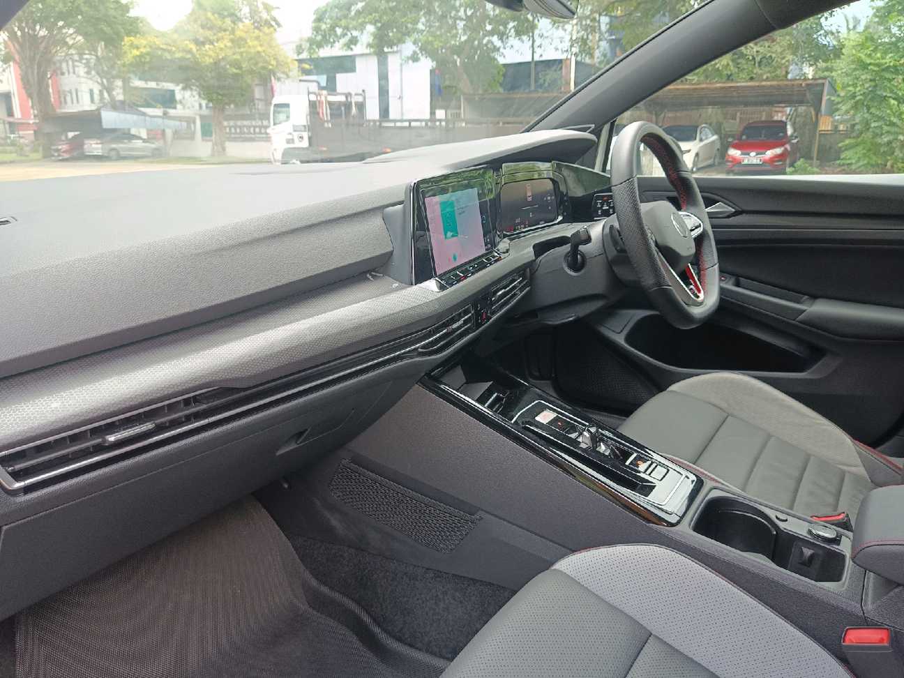 terpakai 2024 Volkswagen Golf GTI IQ.Drive 2.0