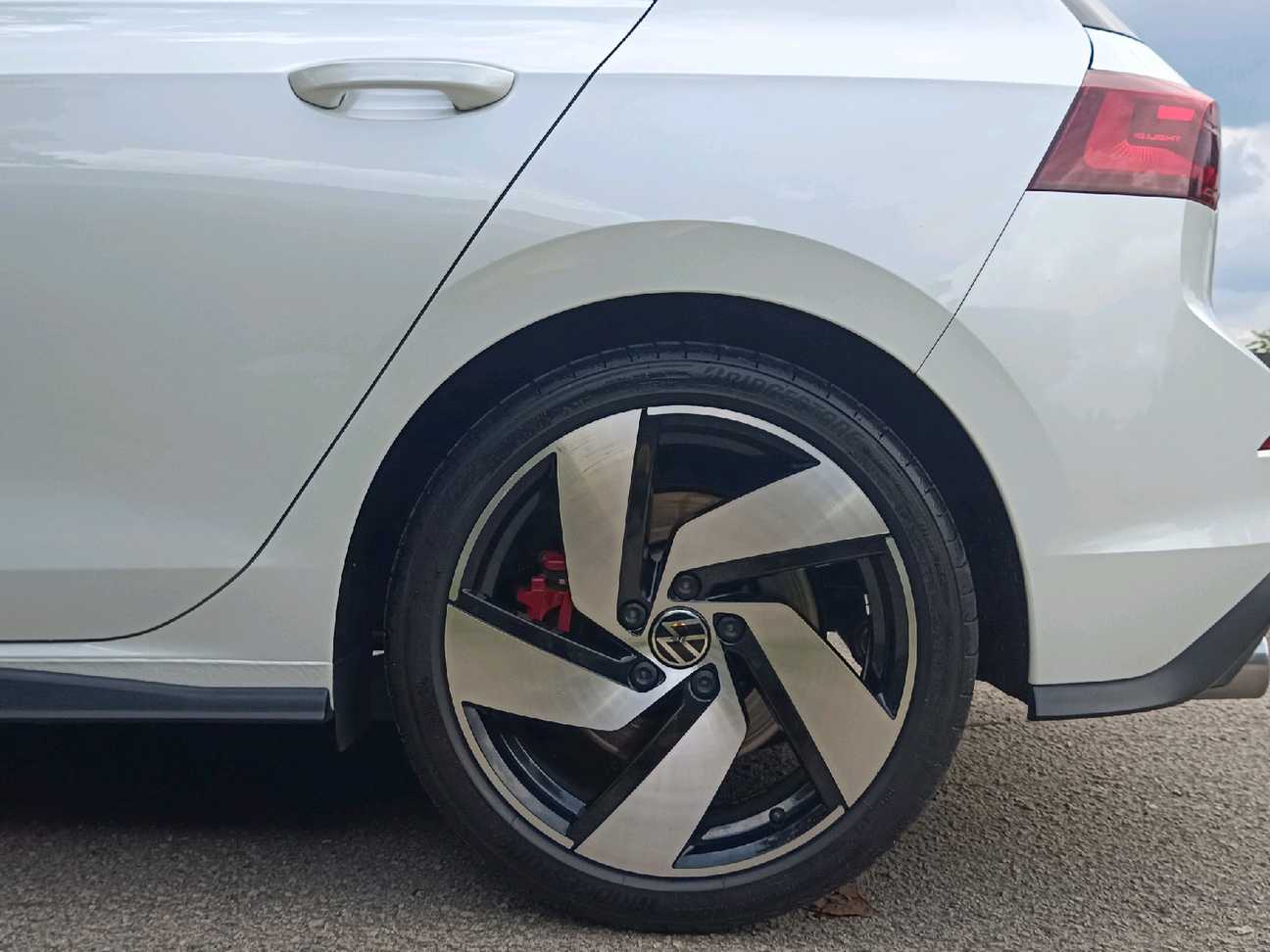terpakai 2024 Volkswagen Golf GTI IQ.Drive 2.0