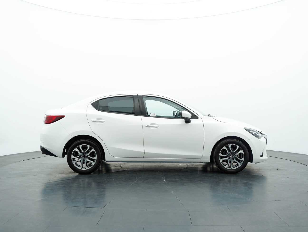 terpakai 2017 Mazda 2 SKYACTIV-G (Halogen Headlight) 1.5