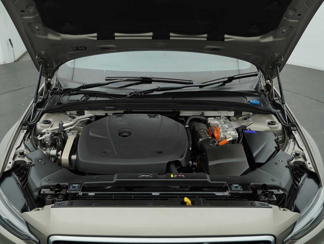 used 2020 Volvo S60 Recharge T8 R-Design 2.0