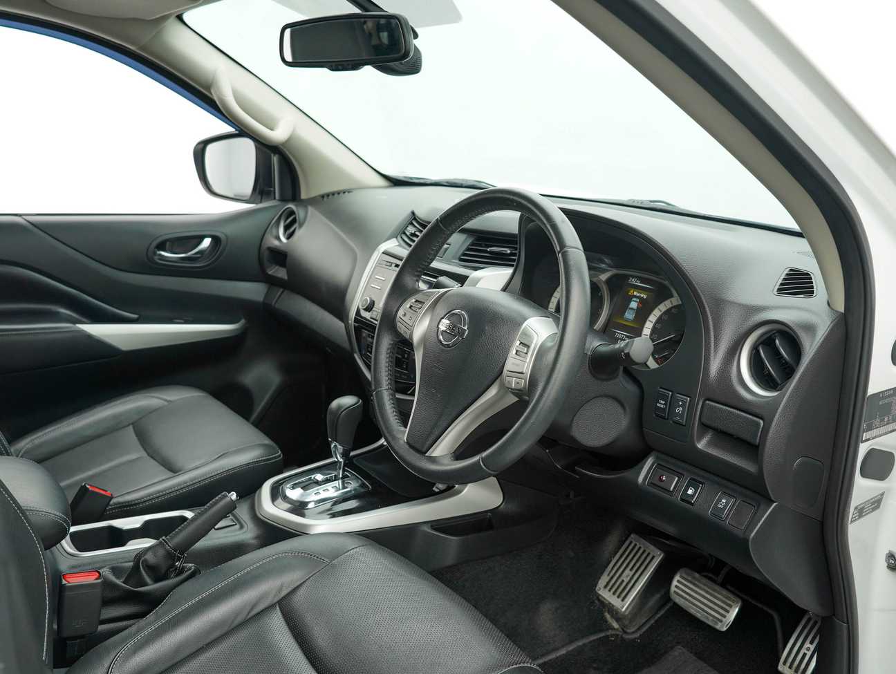 terpakai 2017 Nissan Navara NP300 VL 2.5