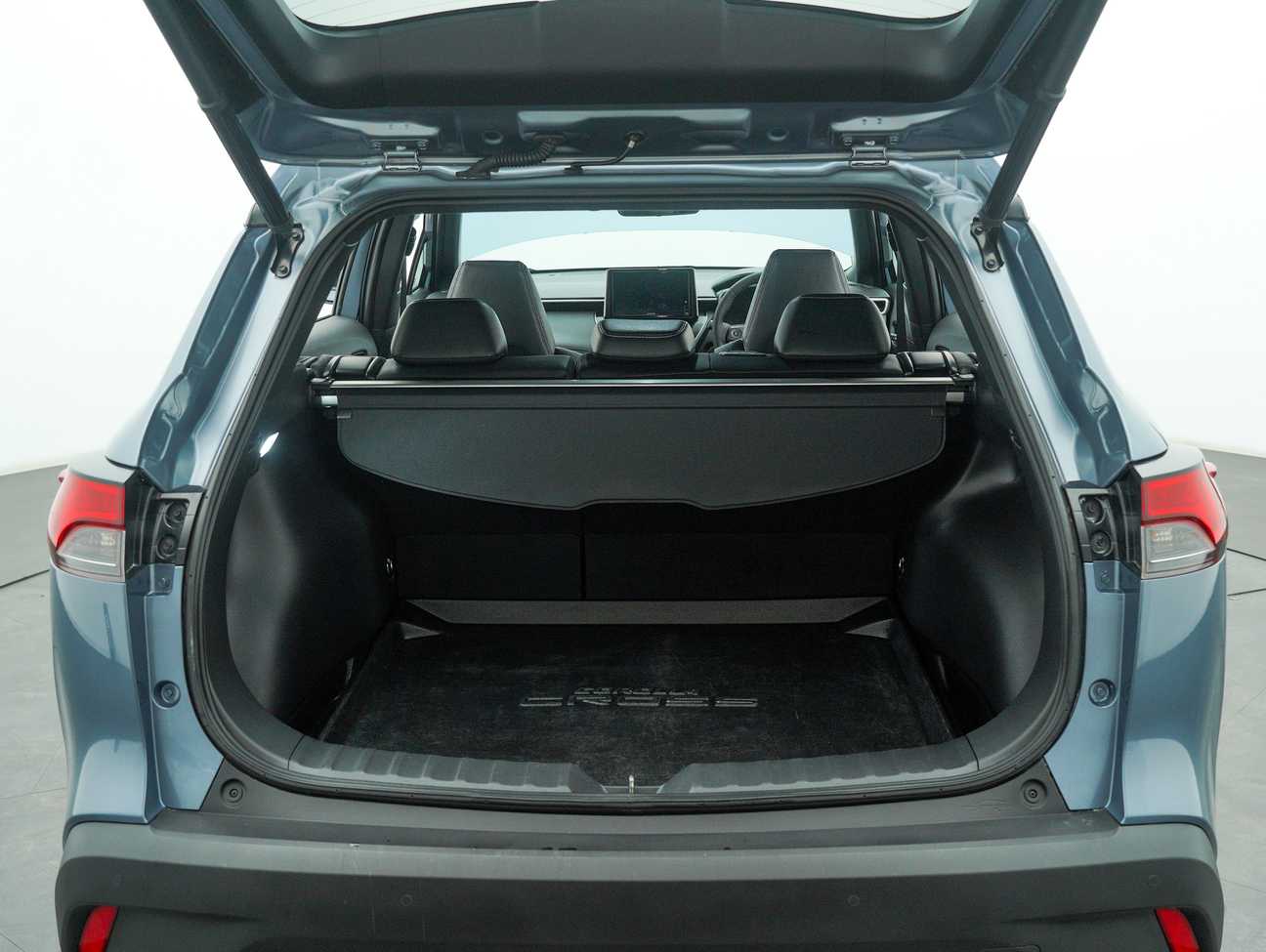 terpakai 2022 Toyota Corolla Cross Hybrid 1.8