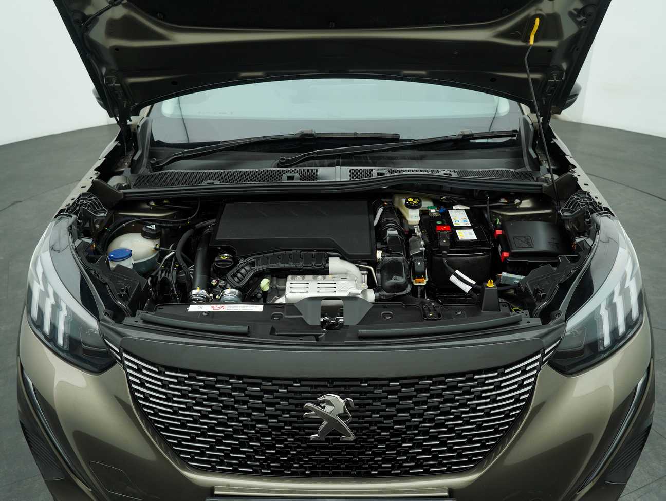 terpakai 2025 Peugeot 2008 Allure 1.2