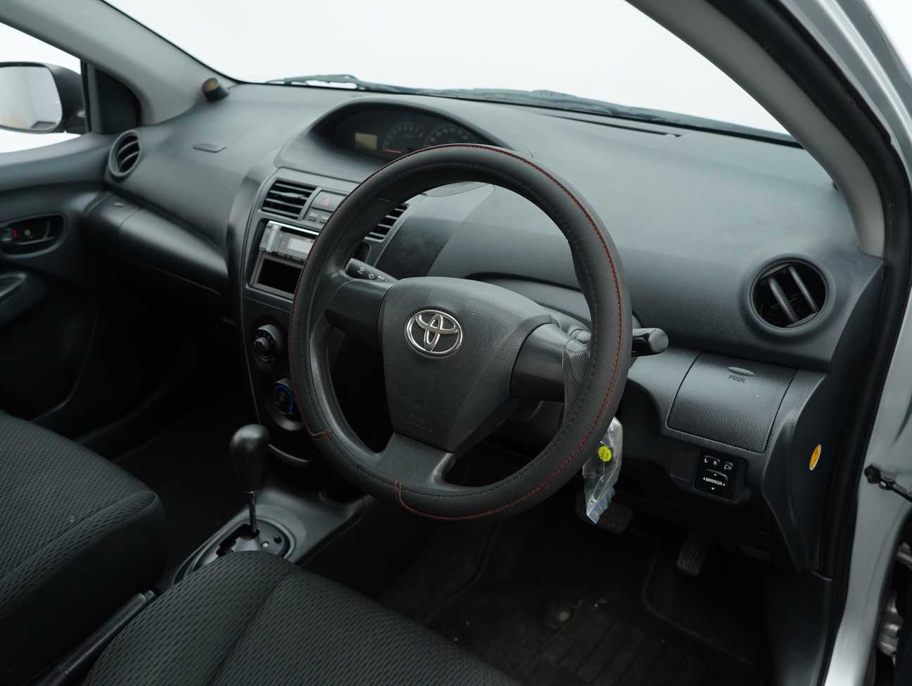 terpakai 2011 Toyota Vios J 1.5