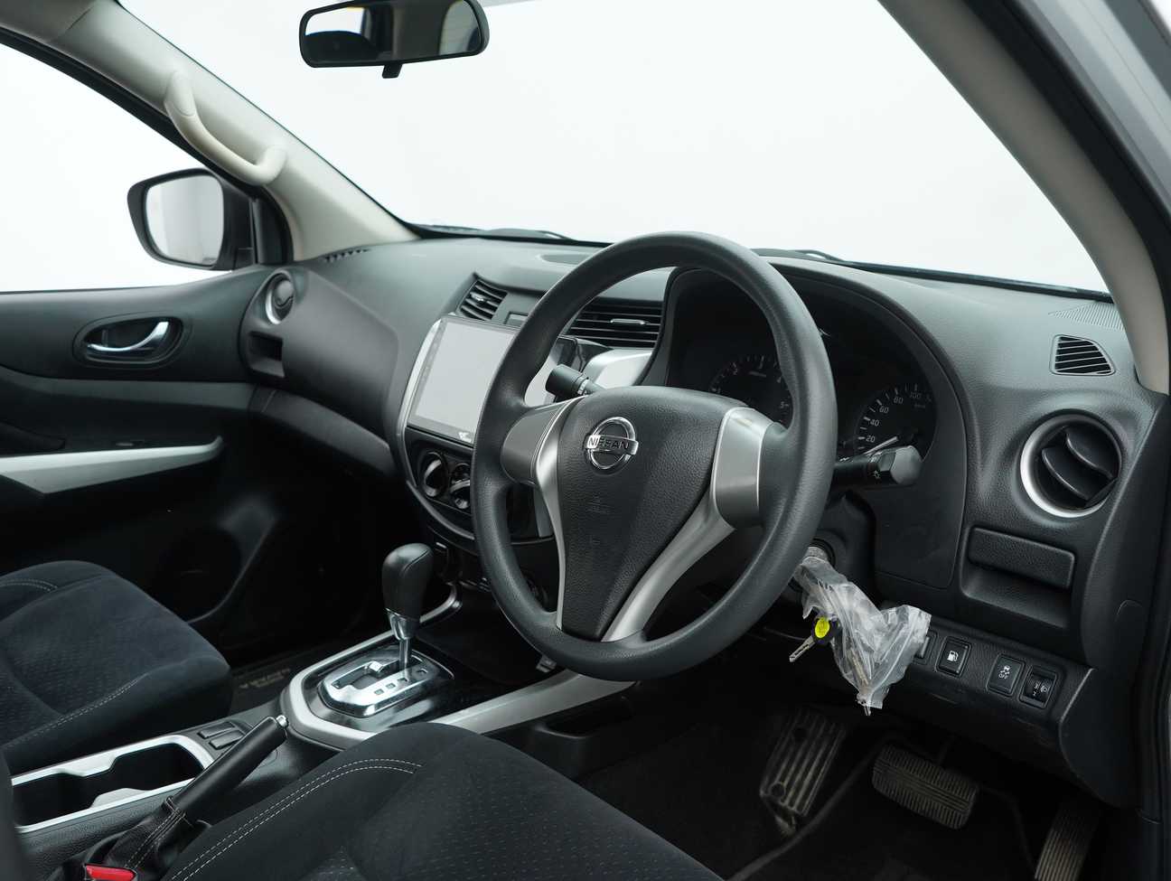 used 2015 Nissan Navara NP300 SE Dual Cab 2.5