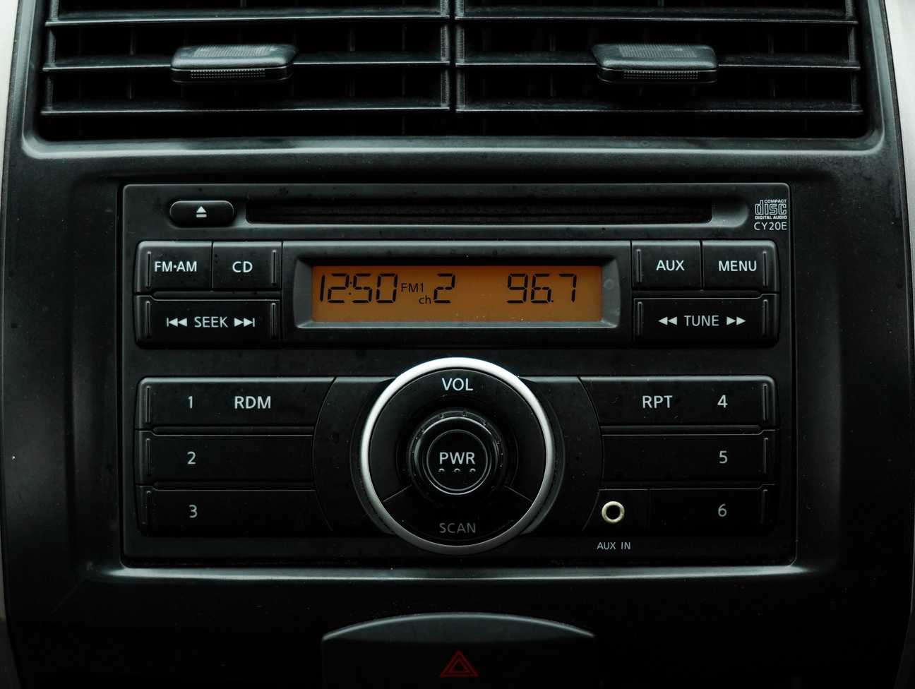 terpakai 2012 Nissan Grand Livina ST-L Comfort 1.6