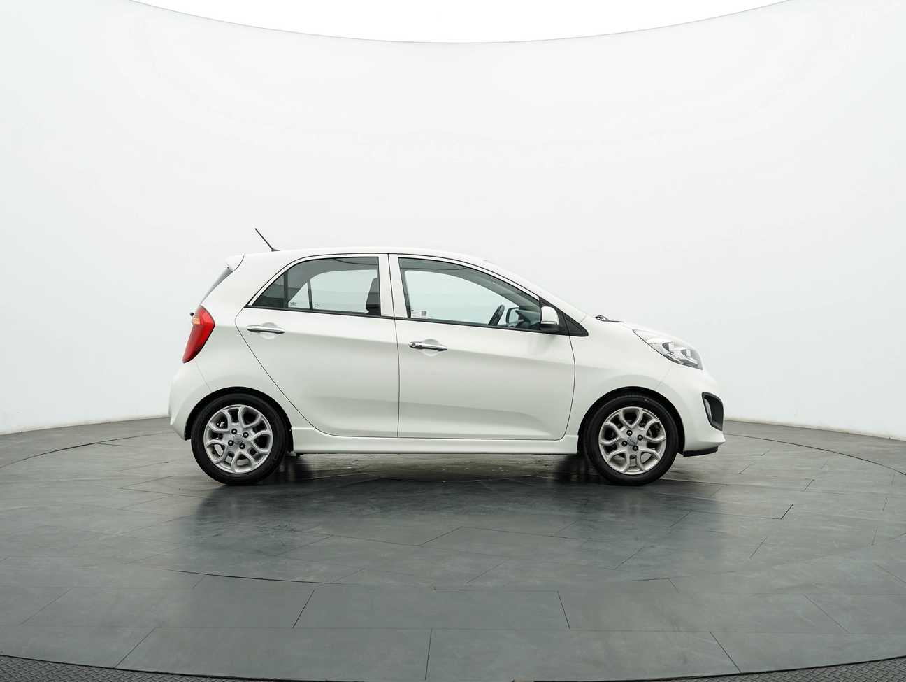 terpakai 2014 Kia Picanto  1.2