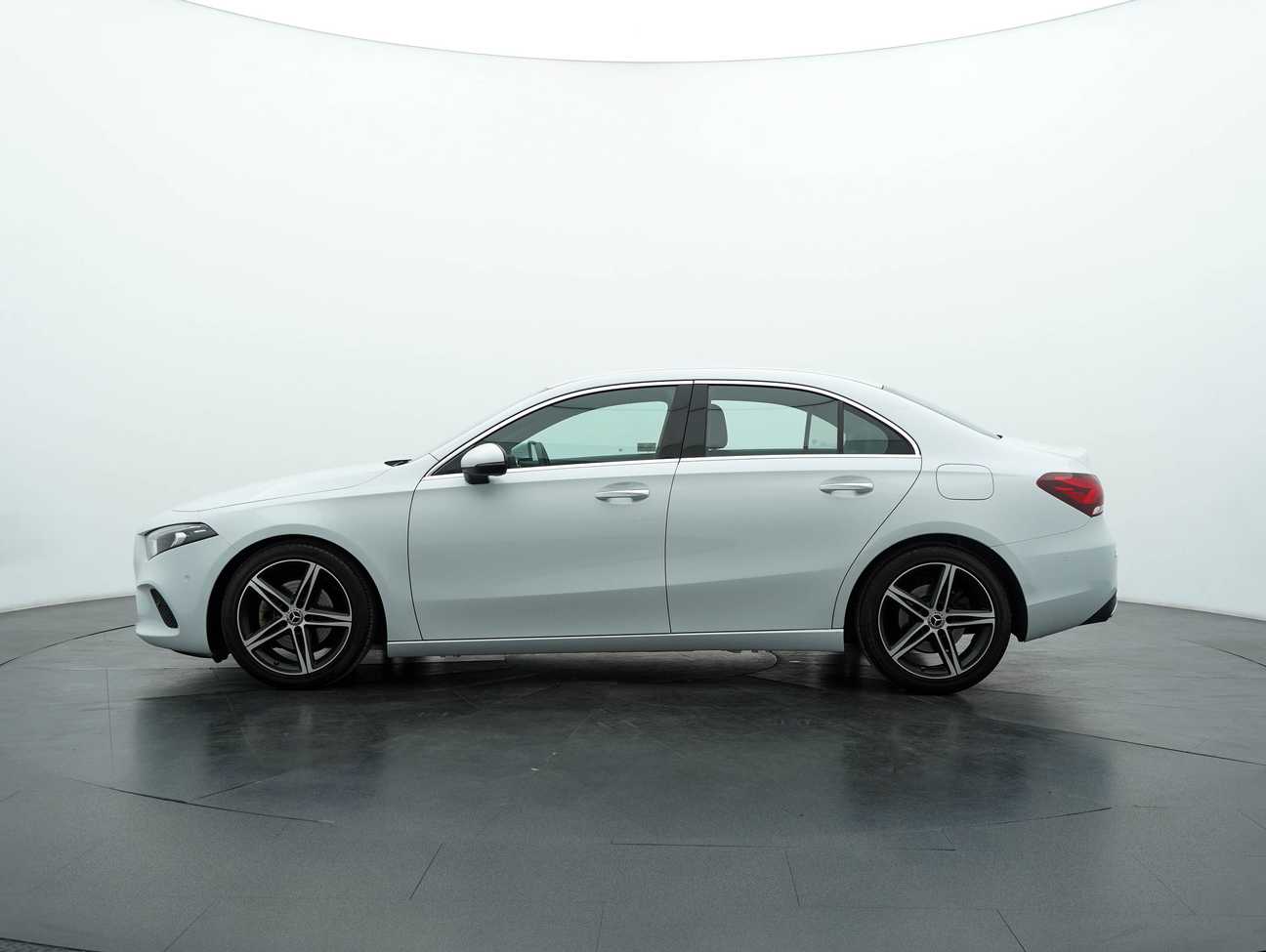 terpakai 2019 Mercedes-Benz A200 Progressive Line 1.3