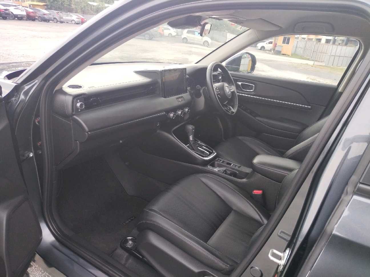 used 2025 Honda HR-V V 1.5