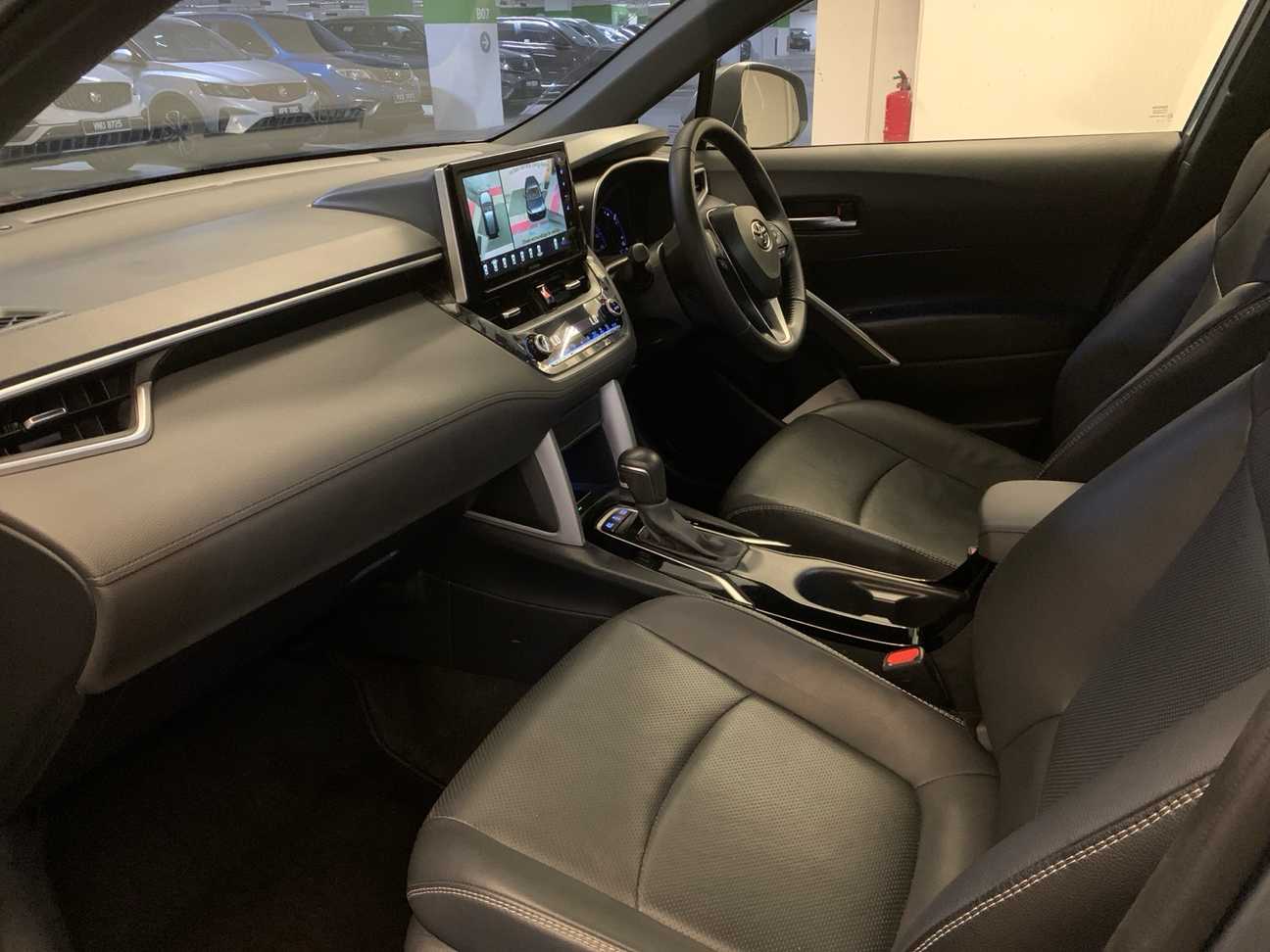 terpakai 2024 Toyota Corolla Cross Hybrid 1.8