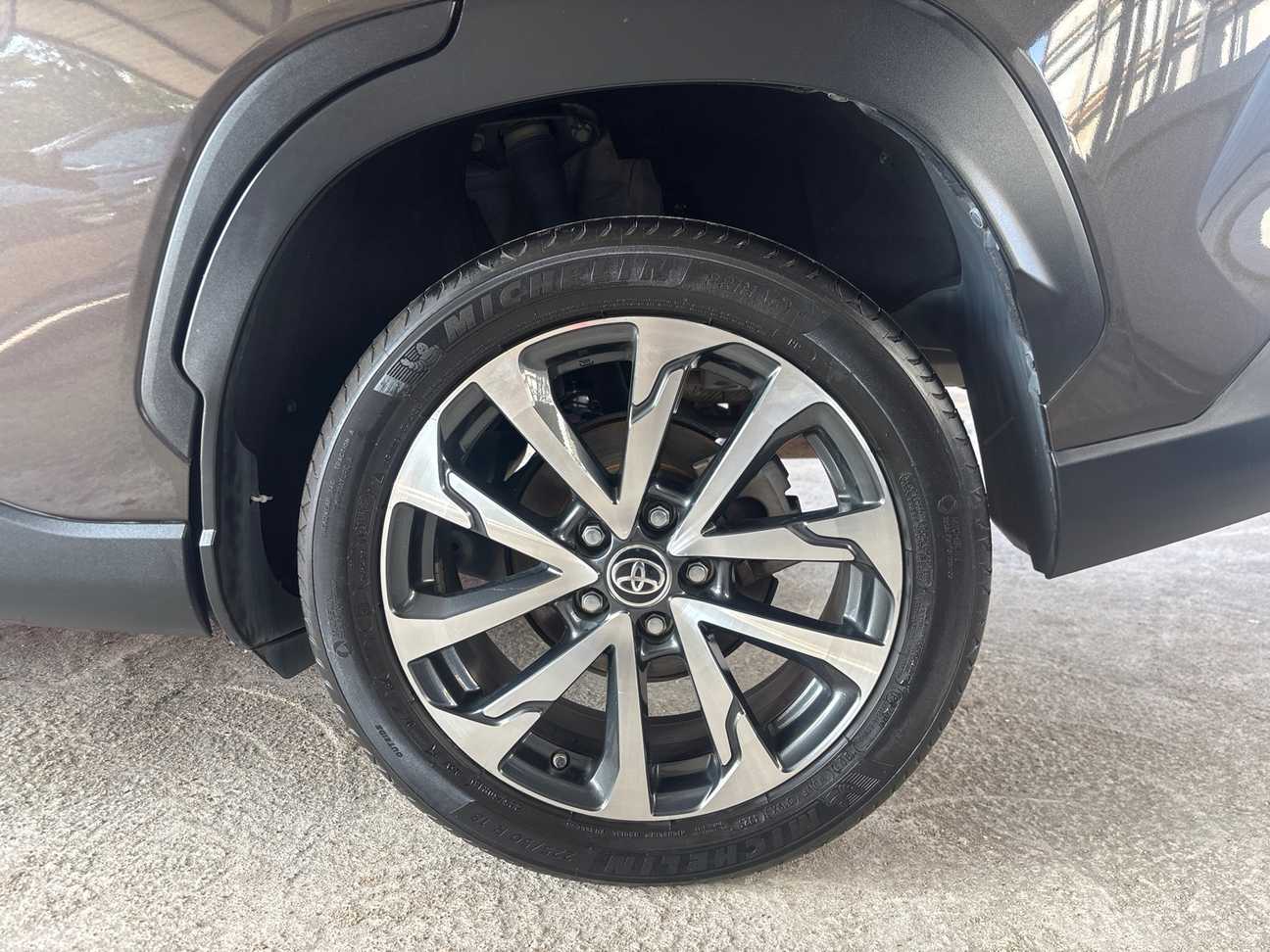 terpakai 2021 Toyota Corolla Cross V 1.8