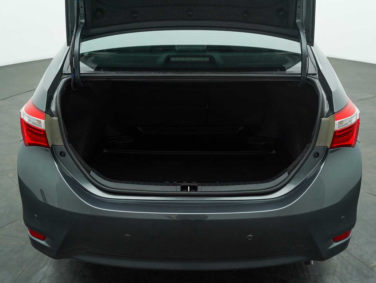 used 2014 Toyota Corolla Altis V 2.0