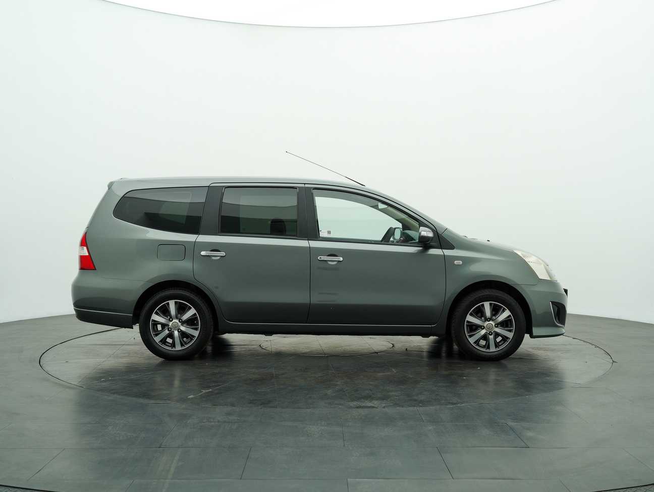 used 2013 Nissan Grand Livina Autech 1.8