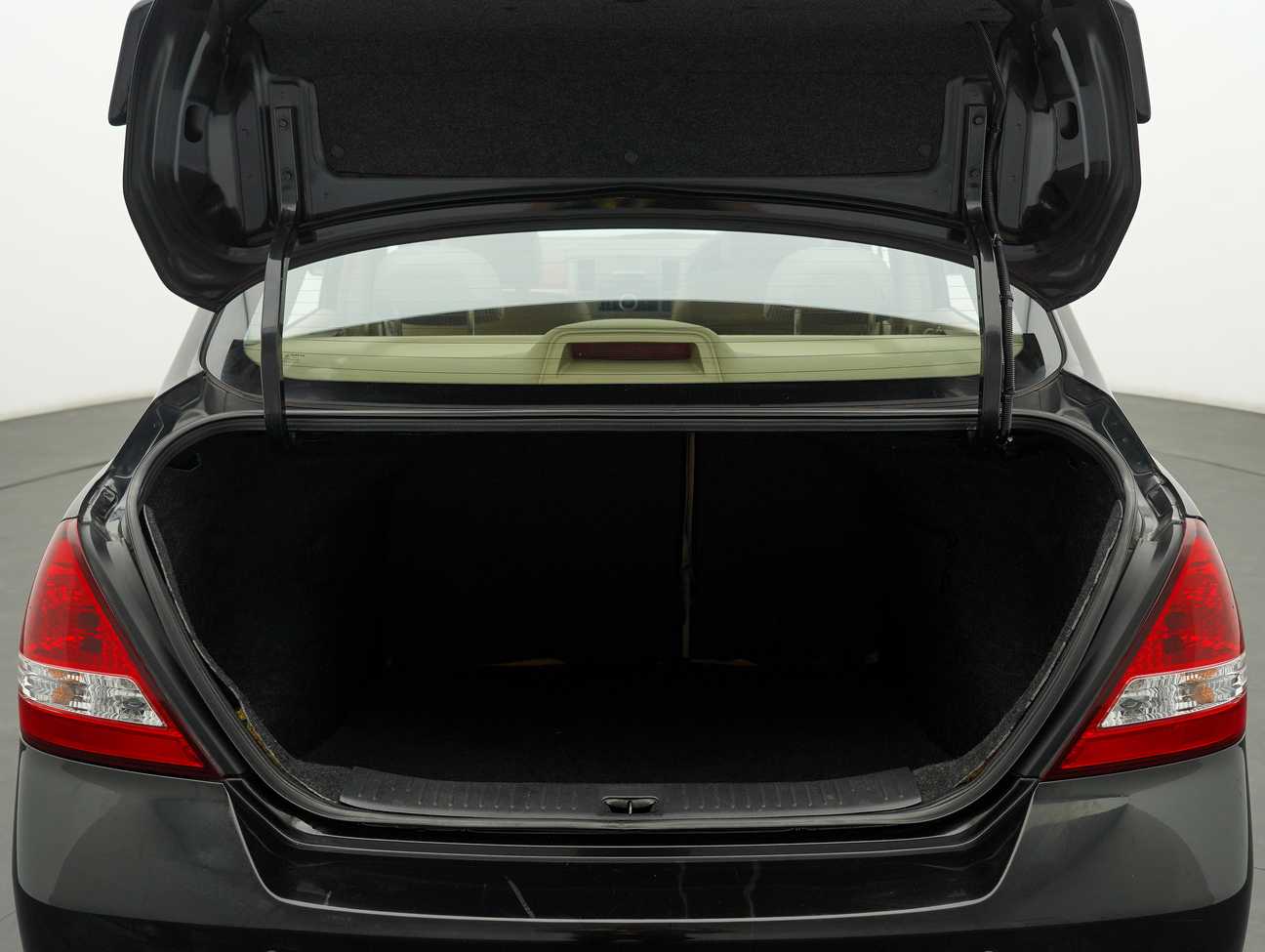 used 2009 Nissan Latio ST-L Sport 1.6