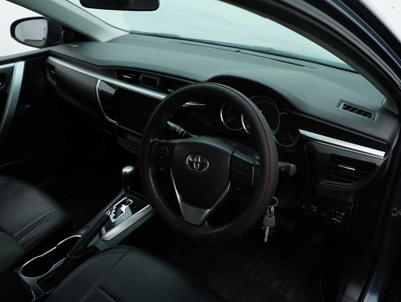 used 2014 Toyota Corolla Altis E 1.8