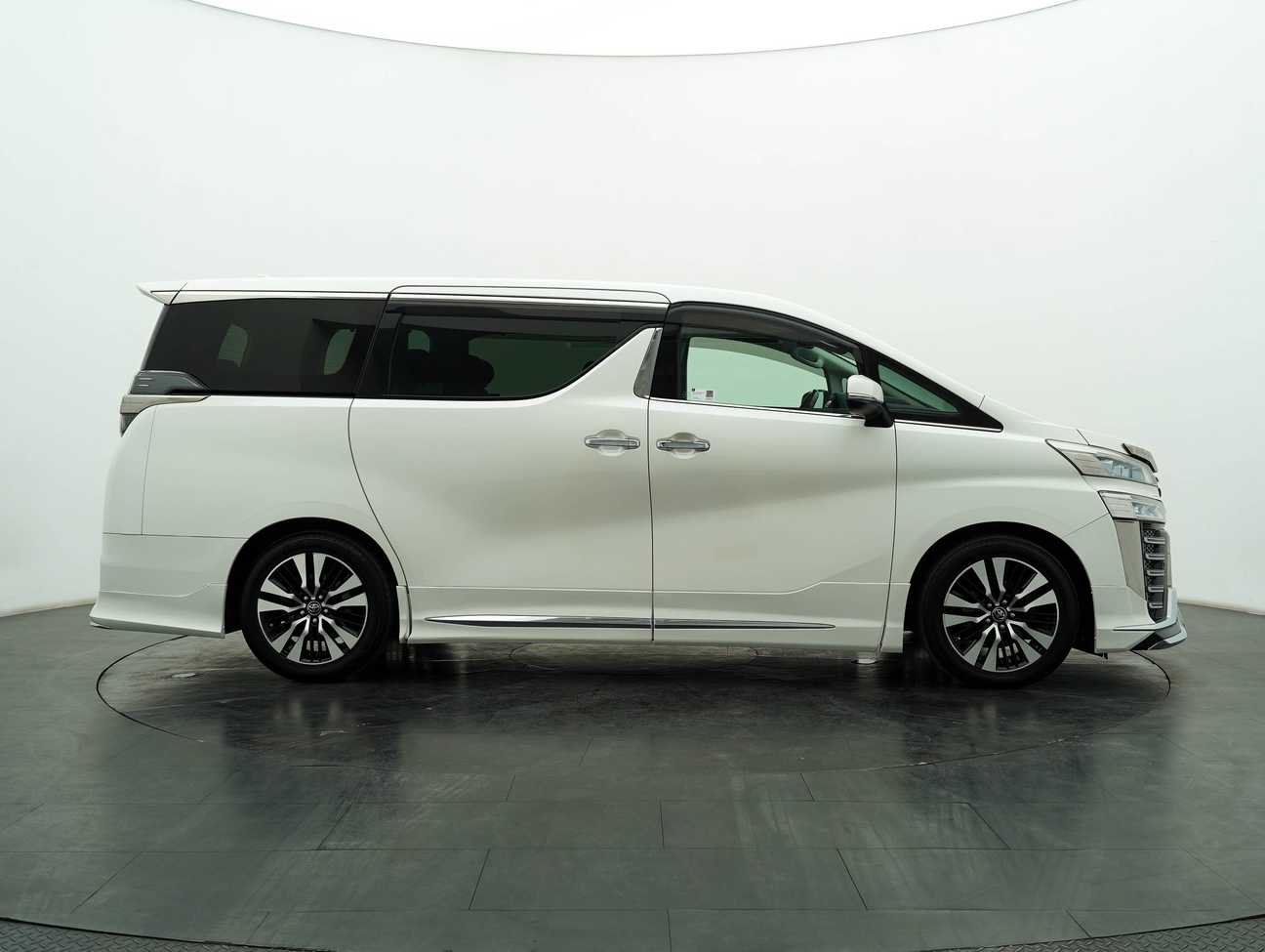 used 2018 Toyota Vellfire ZG 2.5