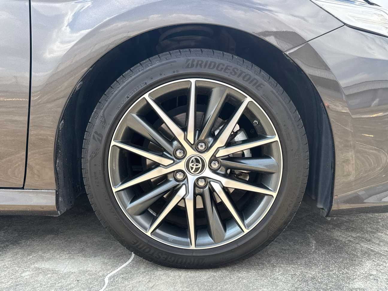 terpakai 2023 Toyota Camry V 2.5