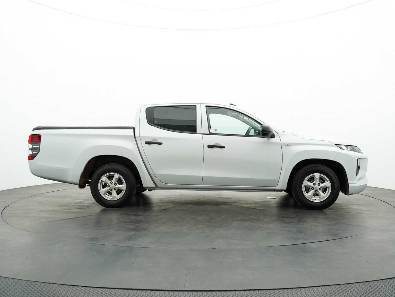 used 2021 Mitsubishi Triton Quest Dual Cab 4X2 2.5