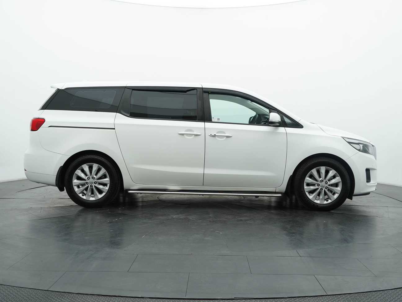 used 2017 Kia Grand Carnival CRDi 2.2