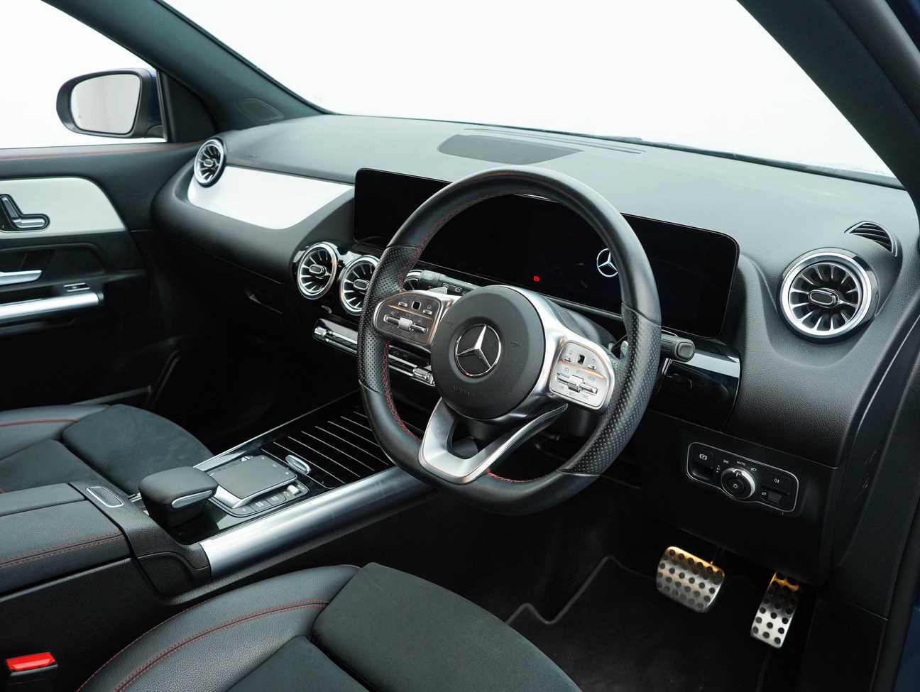 terpakai 2023 Mercedes-Benz GLA250 AMG Line 2.0