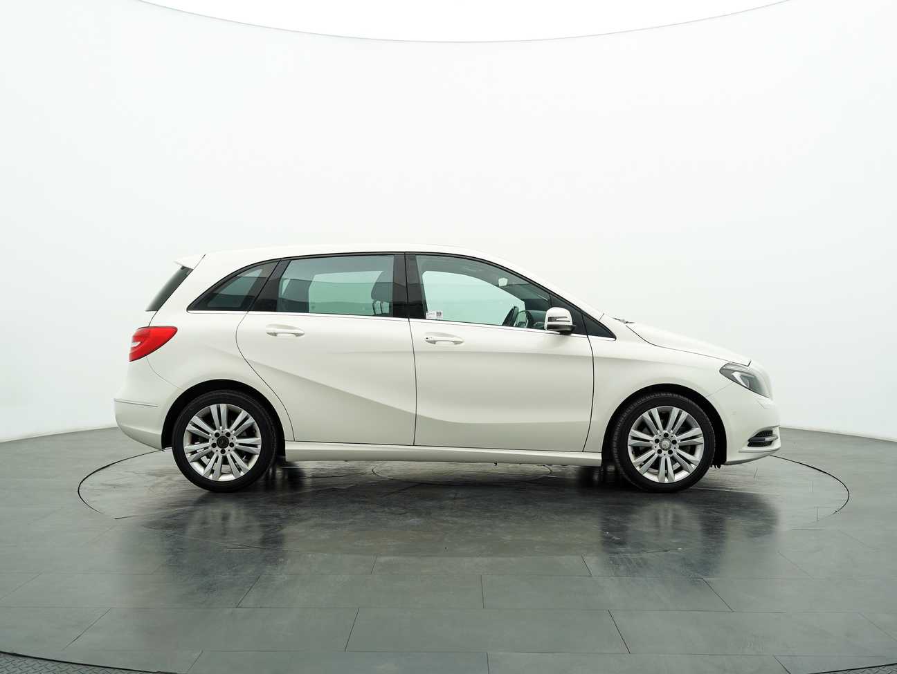 terpakai 2014 Mercedes-Benz B200 Sport Tourer 1.6