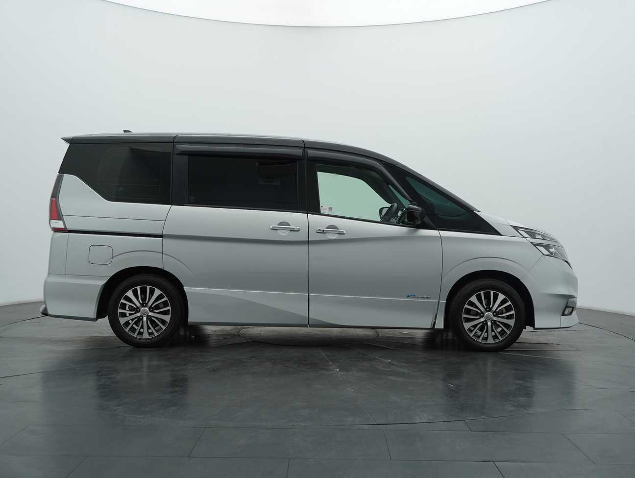 used 2018 Nissan Serena S-Hybrid High-Way Star 2.0