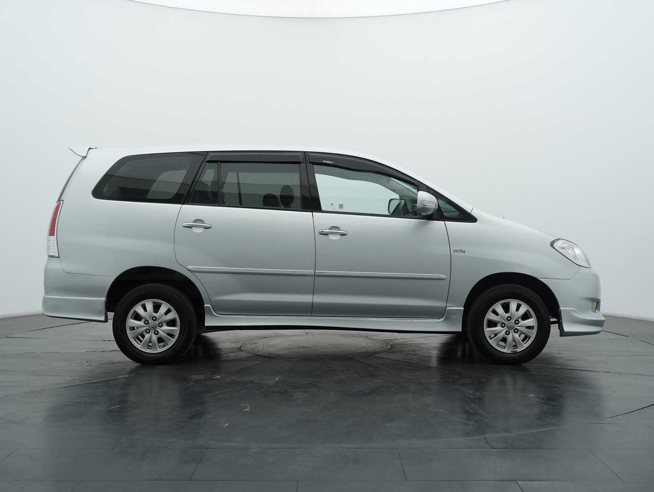 used 2010 Toyota Innova G 2.0