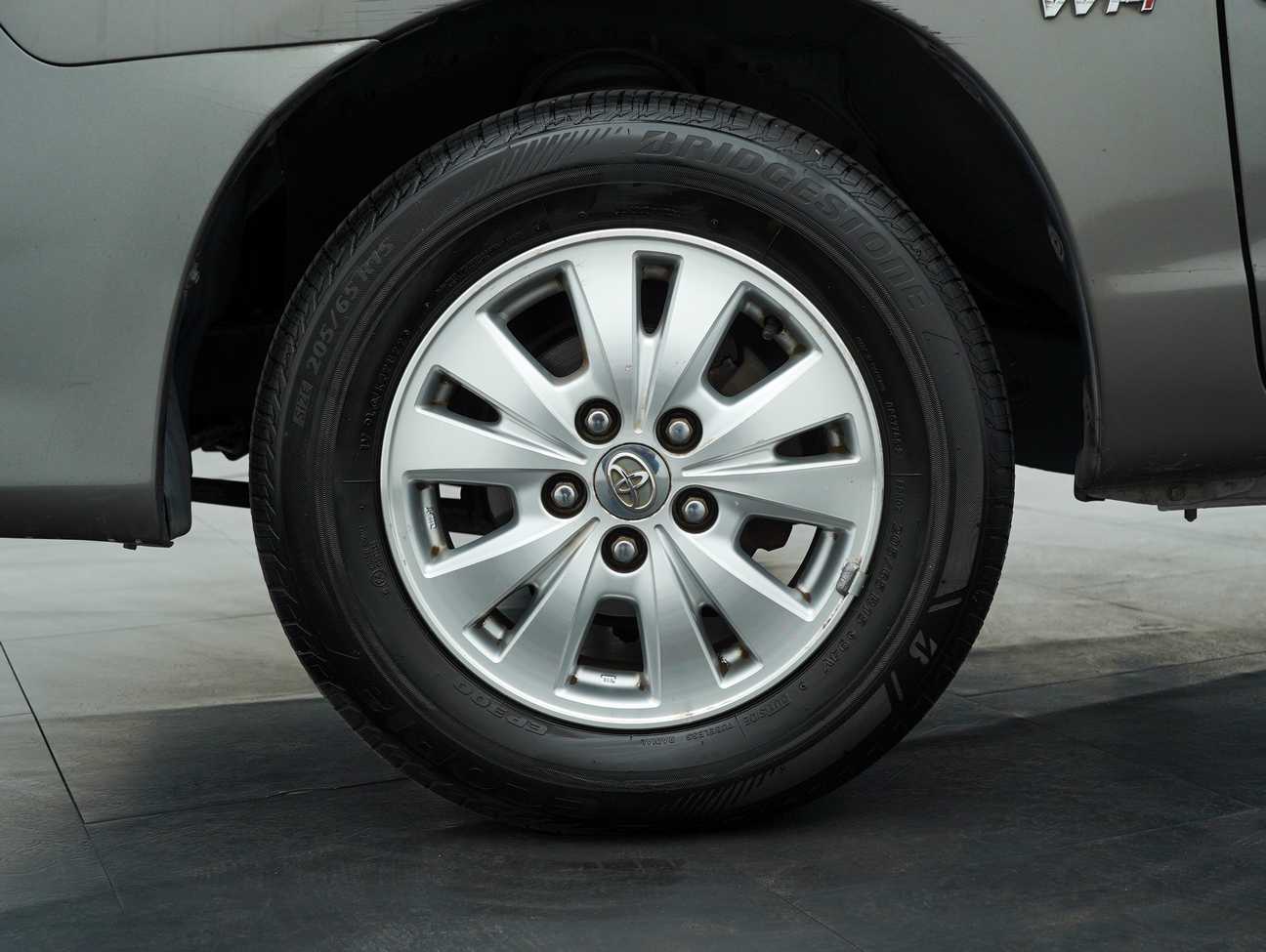 terpakai 2011 Toyota Innova G 2.0