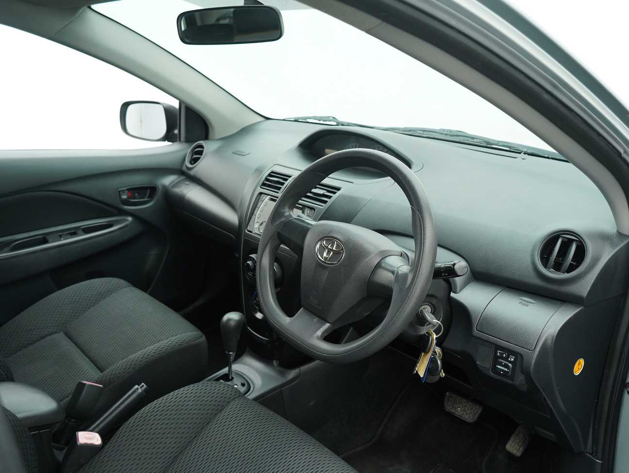 terpakai 2011 Toyota Vios J 1.5