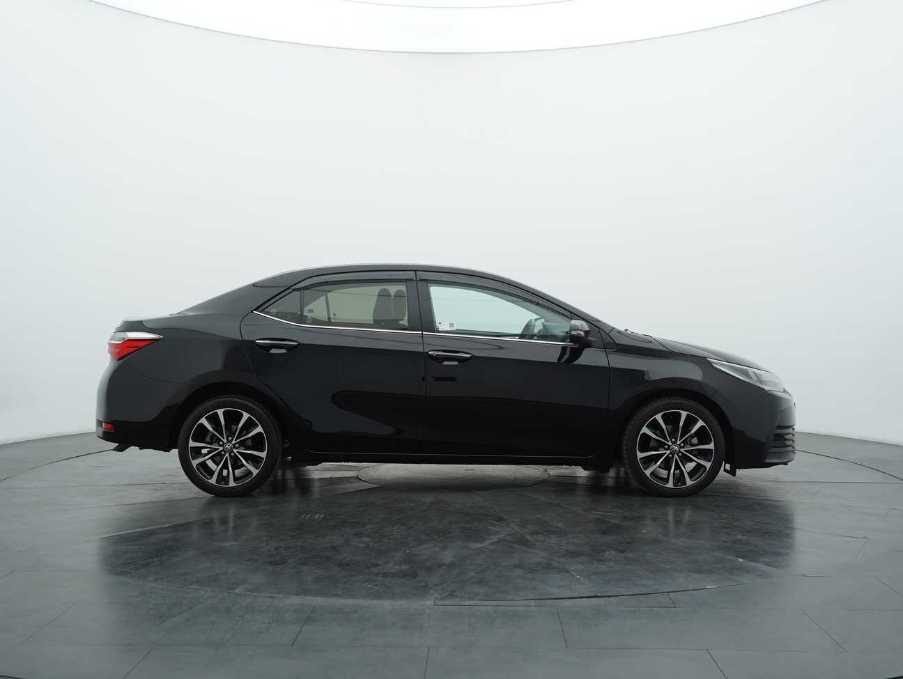 used 2017 Toyota Corolla Altis V 2.0